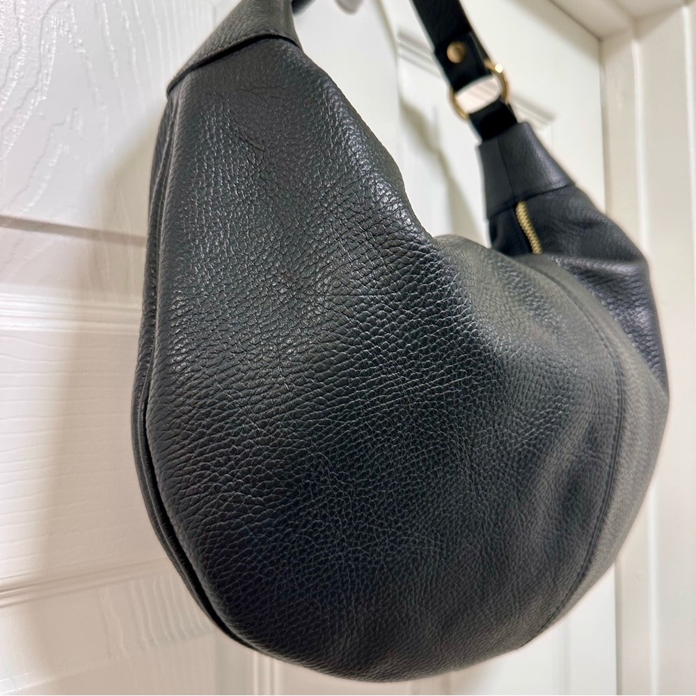 Quince Hobo Bag Italian Pebbled Leather Black - Picture 3 of 12